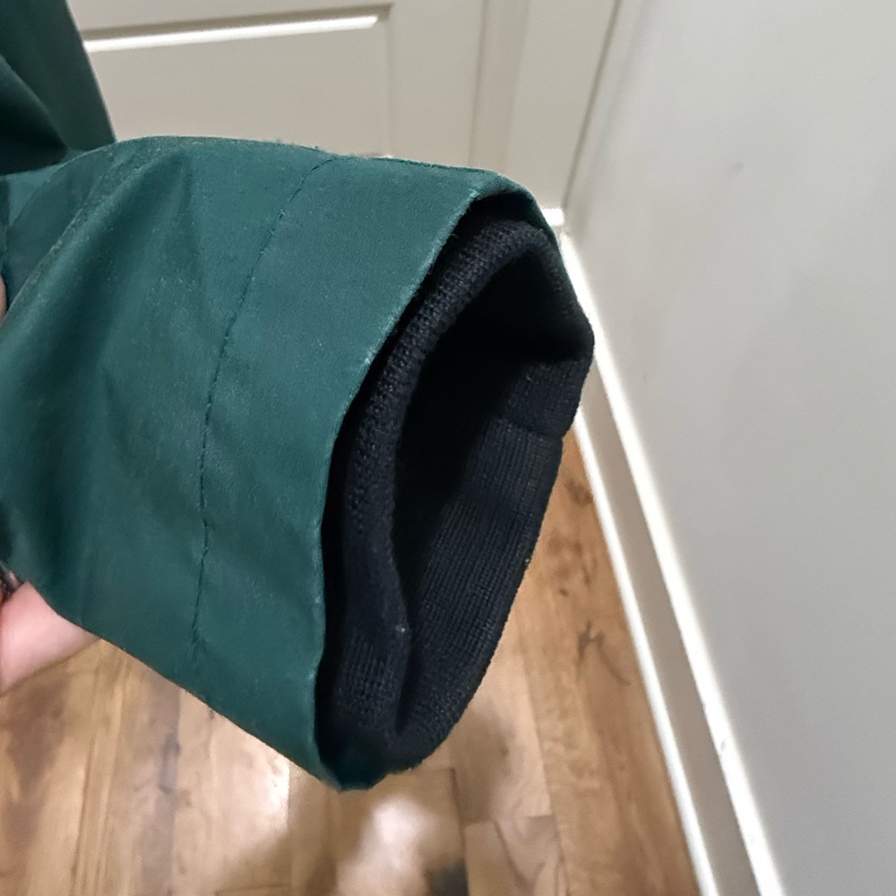 Pendleton. Vintage Forest Green Medium Weight Raincoat. Size XS. - Picture 10 of 16